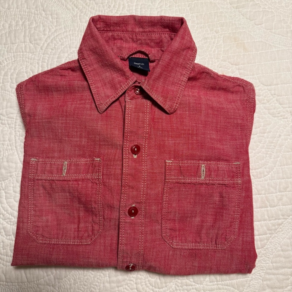 Gap Boys Red Button Down Shirt-Size Small(6/7)